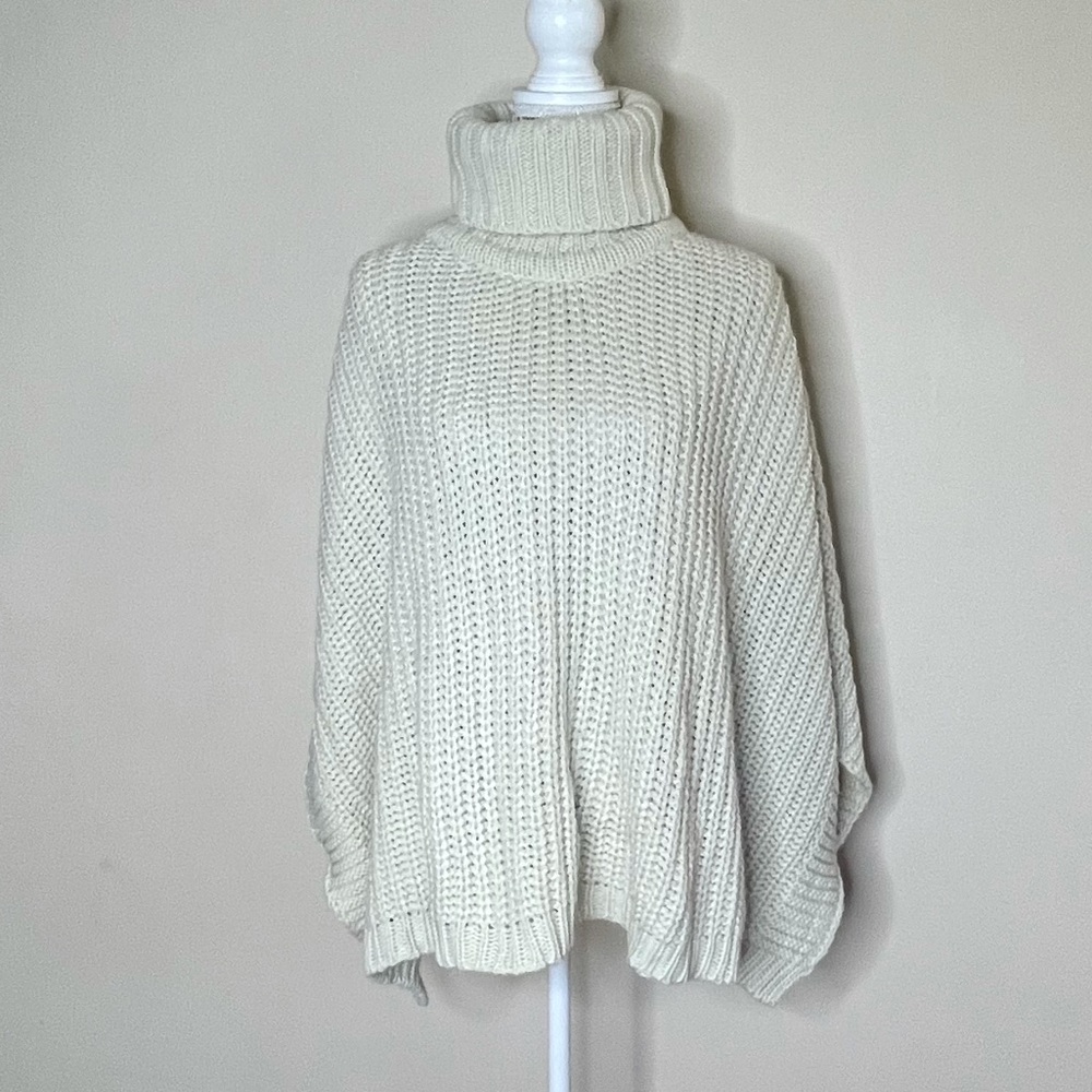 STEVE MADDEN Turtle Neck Poncho Bat Sleeve OSFM